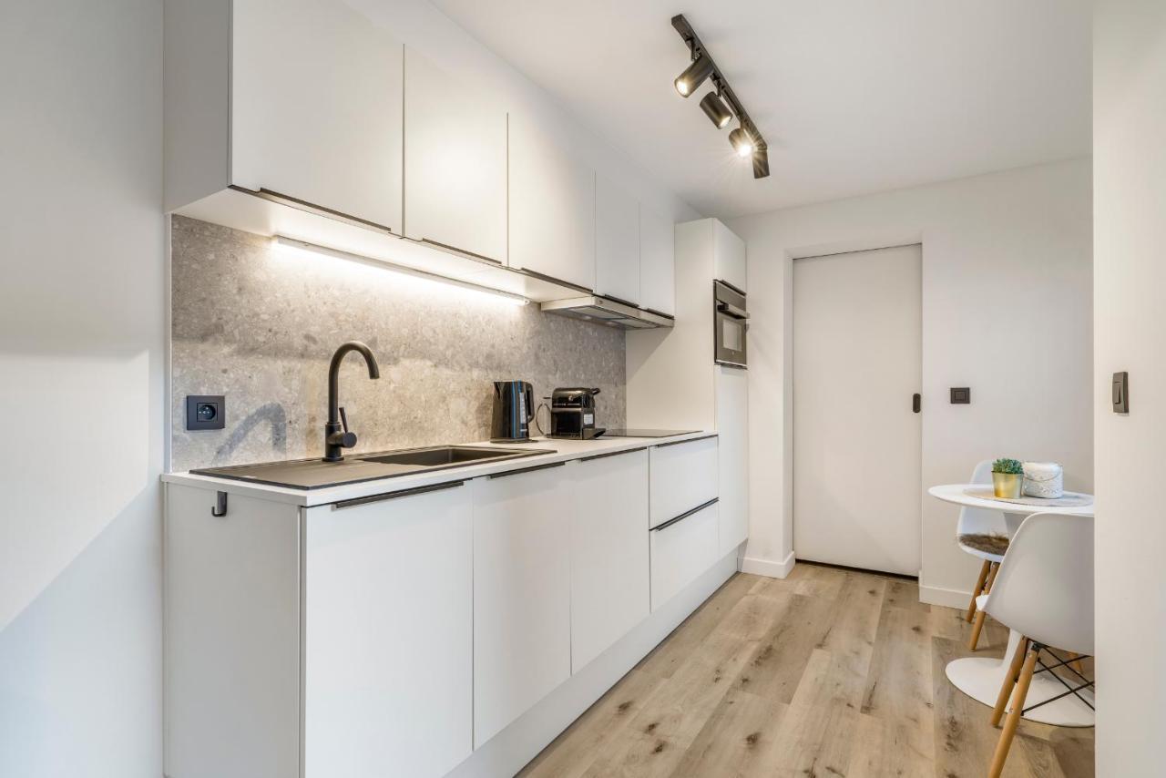Appartement Cosy, Furnished & Renovated Flat With Outside Lounge
